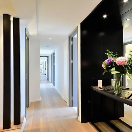 Modern Four Bedrooms Apartment *