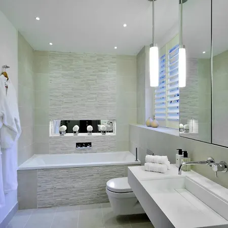 Modern Four Bedrooms Apartment