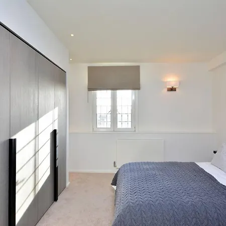 Apartment Modern Four Bedrooms